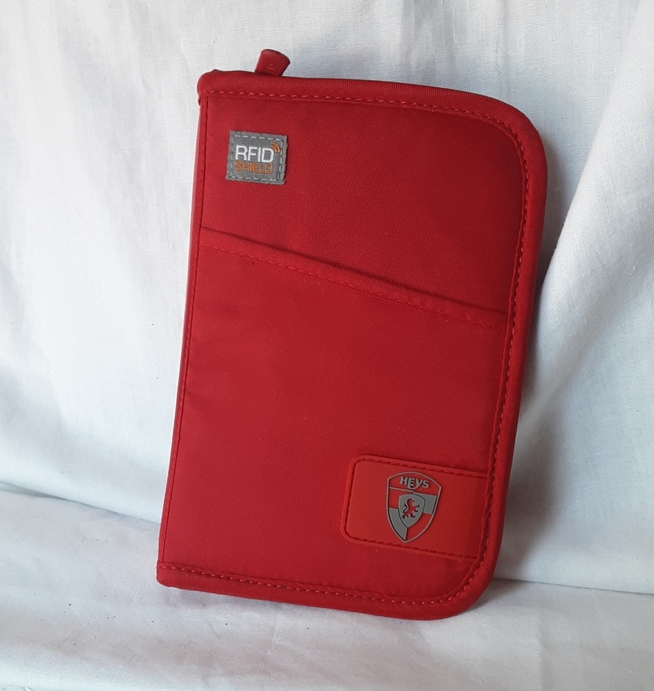 LIKE NEW Heys RFID Wallet